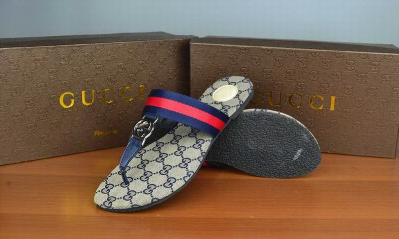 Gucci Slippers Woman--107